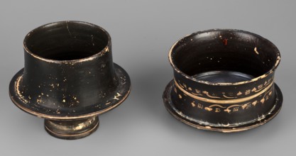 Black-finned pyxis decorated with vine, Greek ceramics, plant motifs, 275–250 BC, Athens, Attica,