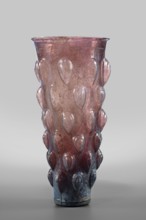 Glass, Mug glass vessel, Isings form 31. Transparent manganese iridescent glass, blown in a 4-part