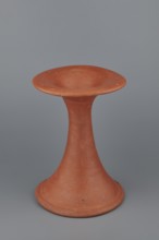 Bowl base. Base for a vessel with an almost equal diameter of both rims; both rims are irregular