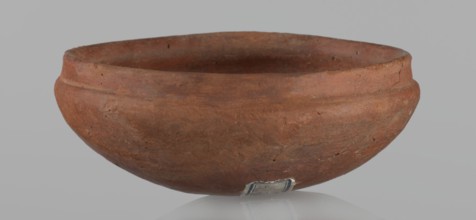 Medum-type bowl, A small Medum-type bowl with characteristic carination under the rim. Rounded