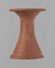Bowl stand, Base for a vessel with an almost equal diameter of both rims. Both rims are irregular,