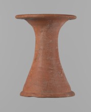 Bowl stand;, Base for a vessel with an almost equal diameter of both rims. Both rims are irregular