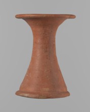Bowl stand, Base for a vessel with an almost equal diameter of both rims. Both rims are irregular,