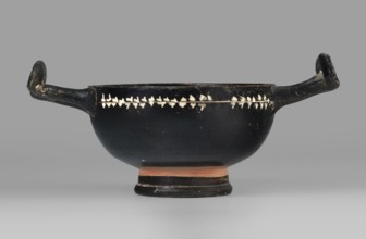 Kylix gnathia, scene: gal/class, southern Italian pottery, plant motifs, end of 4th–beginning of