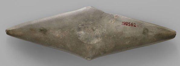 Rhomboid palette. Palette in the shape of an elongated rhombus; whetstone? Ceremonial/cosmetic