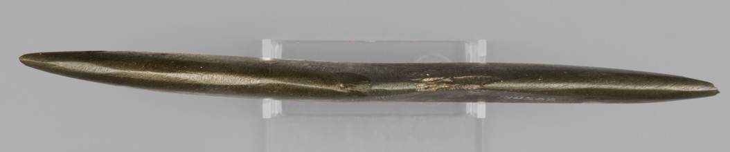 Rhomboid palette in the shape of an elongated rhombus. Whetstone? Ceremonial cosmetic palette,