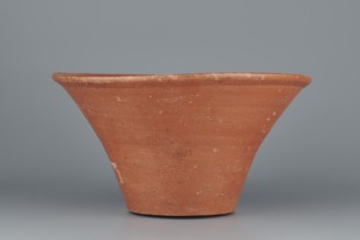 Deep bowl. Cup-shaped clay bowl with a slightly convex bottom and sides arching upwards, straight