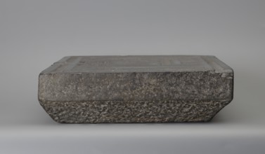 Offering table with carved offerings, offerings iconographic, grave goods. Offering table with