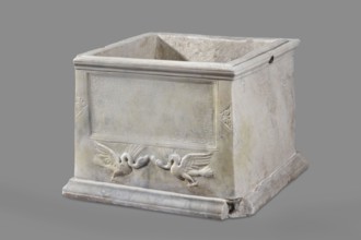Urn with a depiction of swans. Main plate: the urn's box is trapezoidal, tapering toward the top,