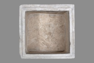 Urn with a depiction of swans, unknown Roman workshop. Sepulchral funerary urn, main plate: