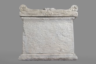 Urn with a depiction of swans, unknown Roman workshop. Sepulchral funerary architecture. Main