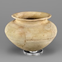 Vessel with an egg-shaped base, unknown Northern Mesopotamian workshop. Vessel for oils and