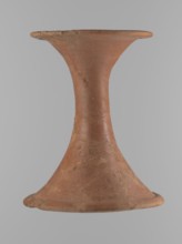 Vessel base. Funnel-shaped vessel base, narrowest at about 2/3 of the height. Both rims are oval in
