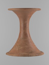 Vessel base. Funnel-shaped vessel base, narrowest at about 2/3 of the height. Both rims are oval in