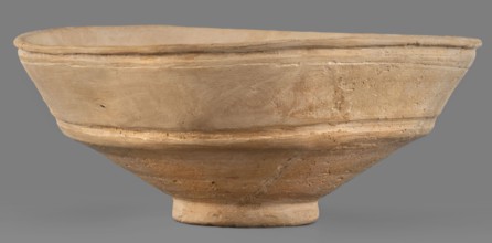 Bowl, unknown Middle Assyrian workshop; Middle Assyrian pottery, bowls on a ring-shaped foot; bowl