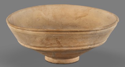 Bowl, unknown Middle Assyrian workshop; Middle Assyrian pottery; bowl on a ring-shaped foot; Near
