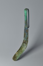 Scraper, Metal scraper with a typical slightly curved shape consisting of a handle and a blade with
