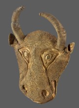 Protoma; bull's head relief mask made in gold using repoussé, filigree, and granulation. Central