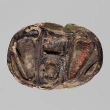 Scarab with the name Menkheperre. Scarab amulet with a decorated top engraved with a cartouche