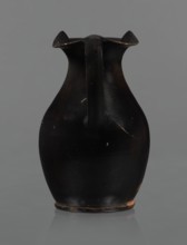 Red-figure oinochoe, Oinochoe with a flat foot separated by a ring, an oval belly, and sloping