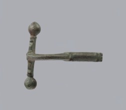 Onion-shaped fibula, Italy. Bronze fibula with a hinged structure featuring an arched ring made