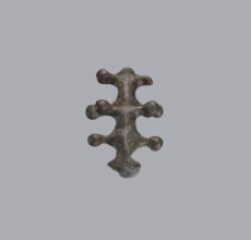Fibula a Drago, One-piece bronze fibula with an arched ring of circular cross-section bearing four