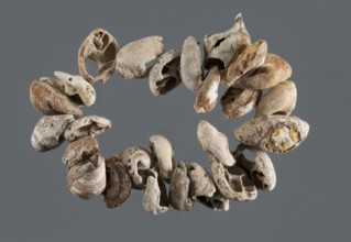Shell necklace or bracelet, unknown northern Mesopotamian workshop, jewellery, Early Jazira III