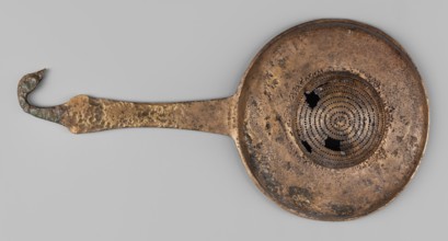 Strainer with a handle in the form of a swan's head;, swans iconography; tools. Wide, flattened