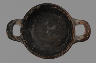 Miniature skyphos. Reddish clay, black-brown firnis poorly covering the outside on the foot, at the