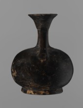 Aryballus lekythos, Reddish-brown clay with black, slightly shiny, well-covering varnish, also on