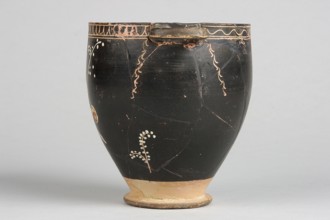 Skyphos with painted decoration. Engraved ornament at the upper edge: an egg-shaped motif and a