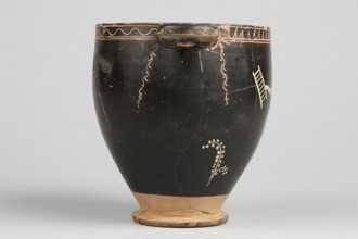 Skyphos with painted decoration. Engraved ornament at the upper edge of the vessel: an egg-shaped