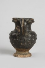 Black-finned oinochoe, Decoration: in the upper half of the belly 4 rows of plastic knobs applied