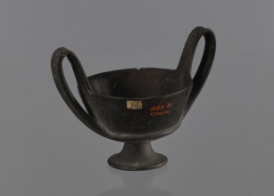 Kantharos, kantharos black-varnished on a cup-shaped foot; vessel used for banquets; goblet form;