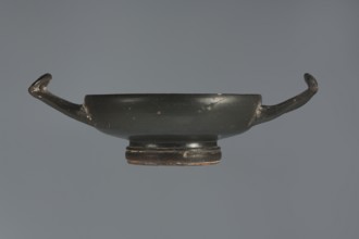 Black-finished goblet, 4th century BC, Campania; vessel goblet; height 5.0 cm, width 12.5 cm., A