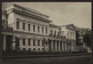 Vilnius. Bishop's Palace from Napoleon Square, photographed by Jan Bulhak 1876–1950, Vilnius