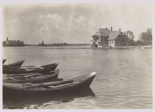 Trakai — shelter; photographer: Jan Bulhak 1876–1950; subject: shelter, lakes, landscapes in
