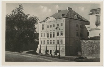 Warsaw. Socialist construction resurrects and discovers the beauty of neglected works of