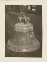 Bell from the church in Lopuszna Galicia from the 11th century, requisitioned in 1917/1918; bells,