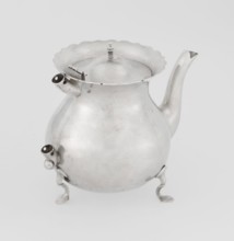 Teapot, Stokes & Ireland Ltd Birmingham; goldsmiths; fl. 1872–1925. Pear-shaped teapot supported on
