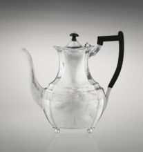 Coffee pot by Harris, CS & Sons London, goldsmiths' firm, fl. 1817–1933 and Harris, Charles Stuart