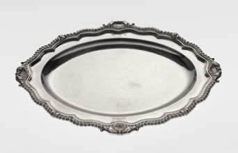 Oval platter by Benjamin & James Smith fl. 1809–1812, maker; Georgian/George III style. Silver
