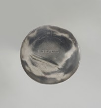 Toilet box by Comyns & Sons London; goldsmiths, fl. 1859–1953. Cylindrical toilet box decorated on