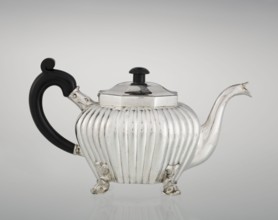 Teapot, Holland, Thomas II fl. 1798–1809? goldsmith, tea vessel. Teapot supported on four legs in