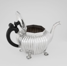 Teapot, Holland, Thomas II fl. 1798–1809? goldsmith, scrap - purchase, tea vessel, dolphin