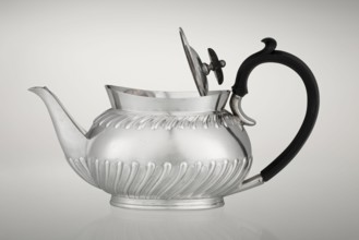 Teapot by Goldsmiths & Silversmiths Co Ltd London, makers Gibson, William & Langman, John