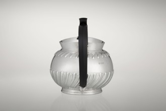 Teapot by Goldsmiths & Silversmiths Co. Ltd. London; goldsmiths' firm, fl. 1880–1952; makers