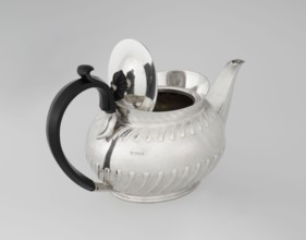 Teapot by the Goldsmiths & Silversmiths Co. Ltd London; goldsmiths' firm, fl. 1880–1952; makers