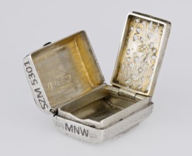 Fragrance container vinaigrette, maker: Thomas Shaw fl. 1822–ca. 1840; 1782–1845, goldsmith. Scrap