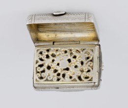 Fragrance container vinaigrette, 1834/1835. Silver vinaigrette in the form of a bag with an